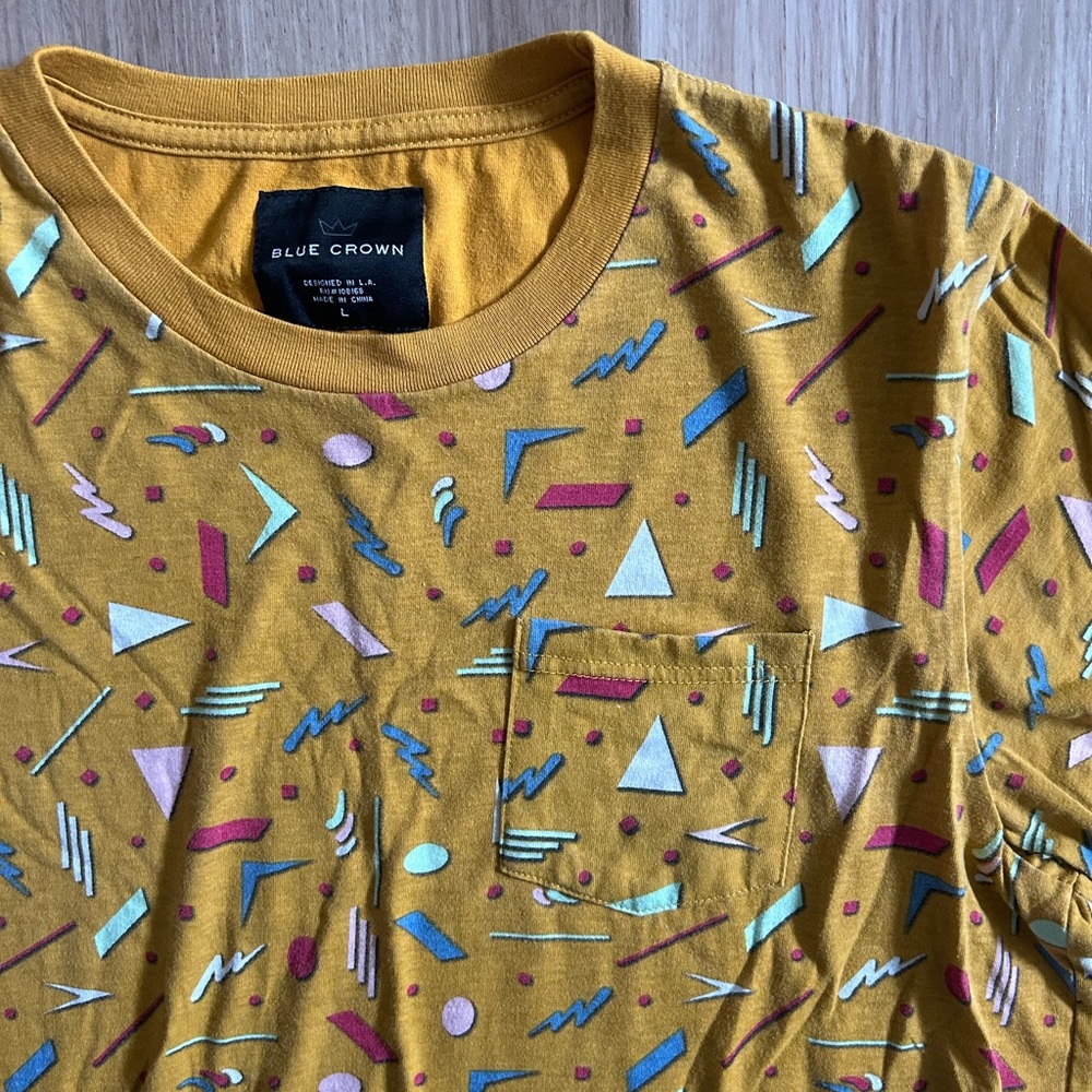 geometric patterned tee - Picture 2 of 11